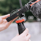 YELANGU PC204 YLG1801D Vlogging Live Broadcast LED Selfie Light Smartphone Video Rig Handle Stabilizer Bracket Kits with Microphone & Tripod