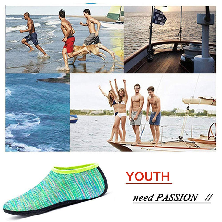 Non-slip Plastic Grain Texture Thick Cloth Sole Printing Diving Shoes and Socks, One Pair