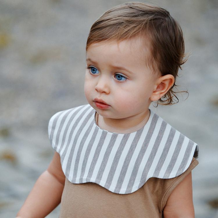 Benzdeer Petal Shape Bib Infants Saliva Towel — Round Charcoal Grey