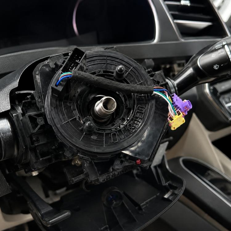 Car Steering Wheel Airbag Clock Spring Spiral Cable with Heating Function 93490-D3220