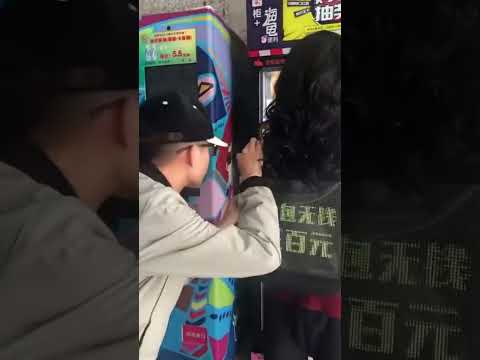 YSP-001 LED Backpack Screen Bluetooth Version Smart Full Colorful Display LED Advertising Screen - YouTube Video