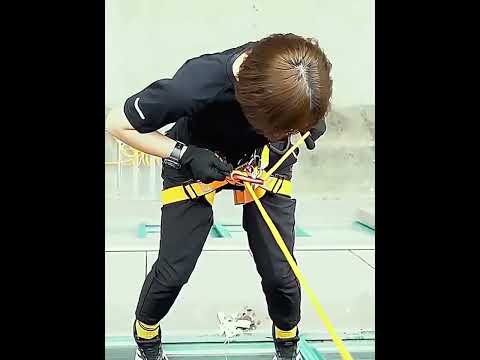 XINDA XD-Q9732 9-shaped Descender Mountain Climbing and Rock Climbing Descent Equipment(Black) - YouTube Video